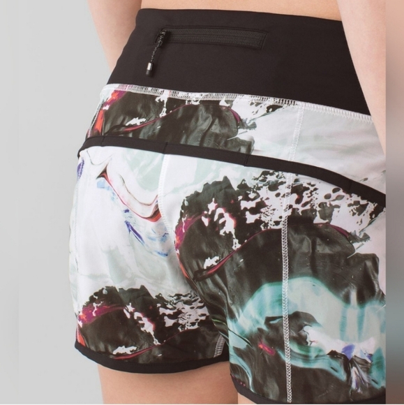 Lululemon Run Speed Shorts *4-way Stretch in Pigment Wave Multi / Black - Picture 5 of 13